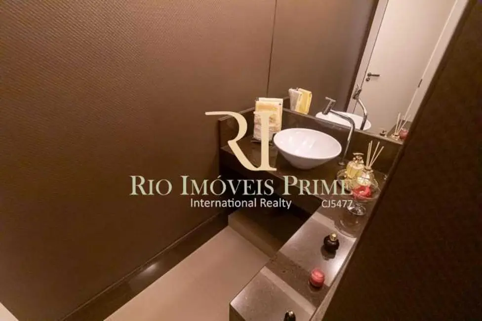 Apartamento com 3 quartos à venda, 156m2 em Rio De Janeiro - RJ - imagem 7 Foto 7 de Apartamento com 3 quartos à venda, 156m2 em Rio De Janeiro - RJ