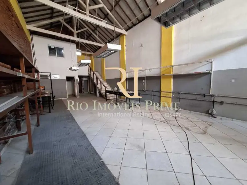 Armazém / Galpão para alugar, 350m2 em Rio De Janeiro - RJ - imagem 4 Foto 4 de Armazém / Galpão para alugar, 350m2 em Rio De Janeiro - RJ
