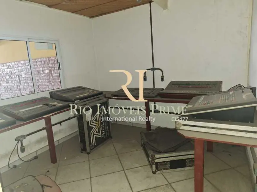 Armazém / Galpão para alugar, 350m2 em Rio De Janeiro - RJ - imagem 8 Foto 8 de Armazém / Galpão para alugar, 350m2 em Rio De Janeiro - RJ