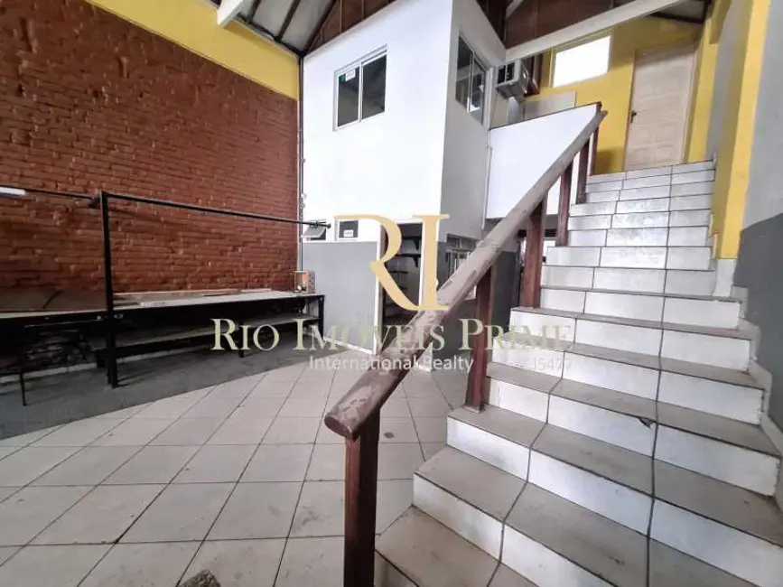 Armazém / Galpão para alugar, 350m2 em Rio De Janeiro - RJ - imagem 6 Foto 6 de Armazém / Galpão para alugar, 350m2 em Rio De Janeiro - RJ