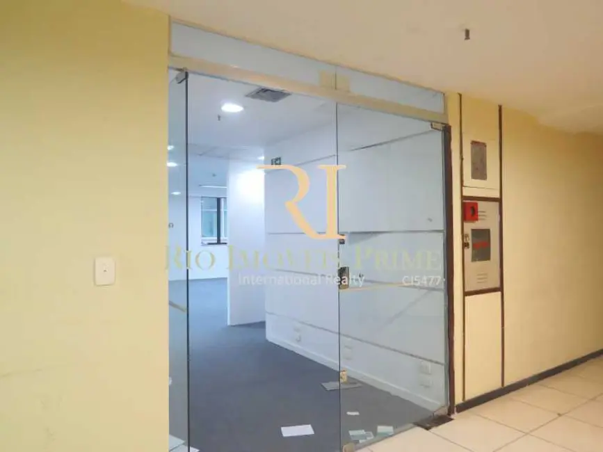Sala Comercial à venda e para alugar, 321m2 em Rio De Janeiro - RJ - imagem 2 Foto 2 de Sala Comercial à venda e para alugar, 321m2 em Rio De Janeiro - RJ