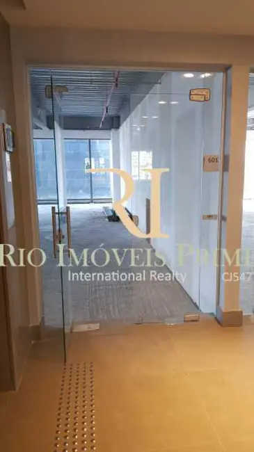 Sala Comercial à venda e para alugar, 2024m2 em Rio De Janeiro - RJ - imagem 3 Foto 3 de Sala Comercial à venda e para alugar, 2024m2 em Rio De Janeiro - RJ