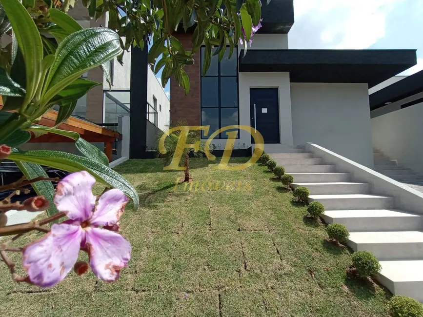 Foto 1 de Casa de Condomínio com 3 quartos à venda, 360m2 em Atibaia - SP