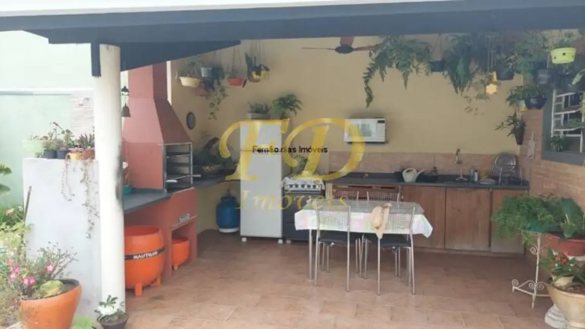 Casa com 4 quartos à venda, 200m2 em Vila Santo Antônio, Atibaia - SP - imagem 6 Foto 6 de Casa com 4 quartos à venda, 200m2 em Vila Santo Antônio, Atibaia - SP