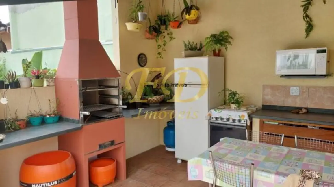 Casa com 4 quartos à venda, 200m2 em Vila Santo Antônio, Atibaia - SP - imagem 9 Foto 9 de Casa com 4 quartos à venda, 200m2 em Vila Santo Antônio, Atibaia - SP