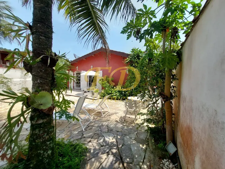 Foto 2 de Casa com 3 quartos à venda, 300m2 em Ubatuba - SP