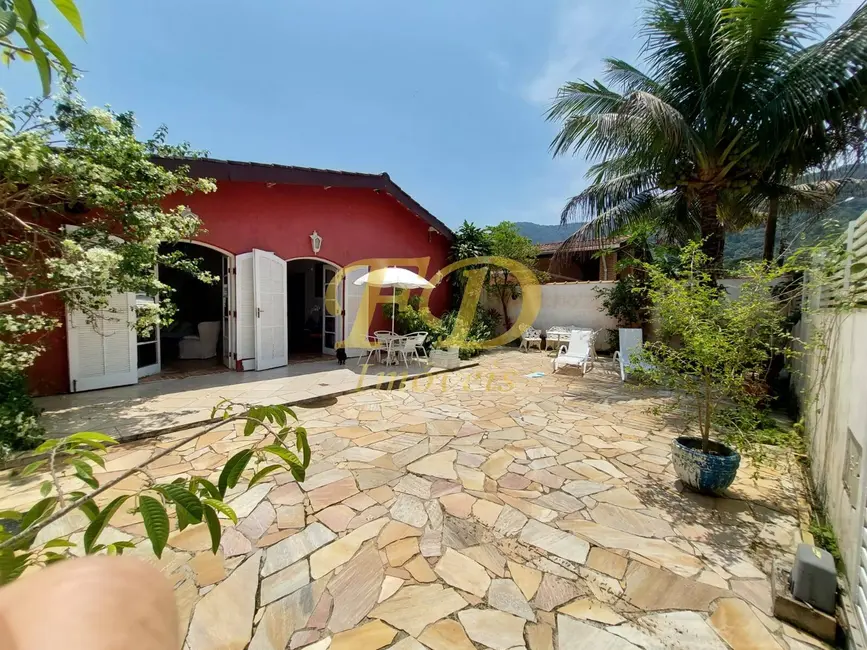 Foto 1 de Casa com 3 quartos à venda, 300m2 em Ubatuba - SP