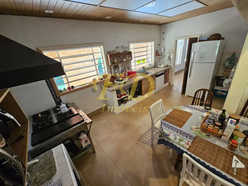 Foto 3 de Chácara com 7 quartos à venda, 900m2 em Atibaia - SP