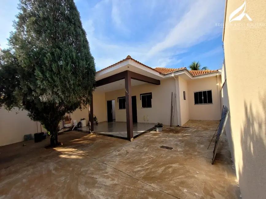 Foto 2 de Casa com 3 quartos à venda, 241m2 em Presidente Epitacio - SP