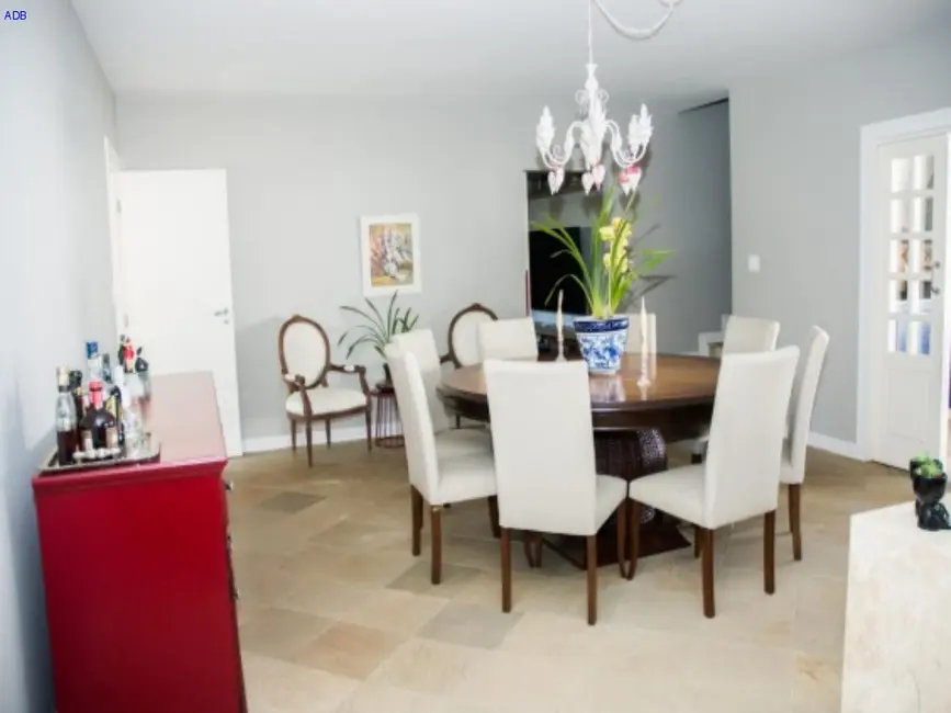 Casa de Condomínio com 3 quartos à venda, 320m2 em Pindamonhangaba - SP - imagem 5 Foto 5 de Casa de Condomínio com 3 quartos à venda, 320m2 em Pindamonhangaba - SP