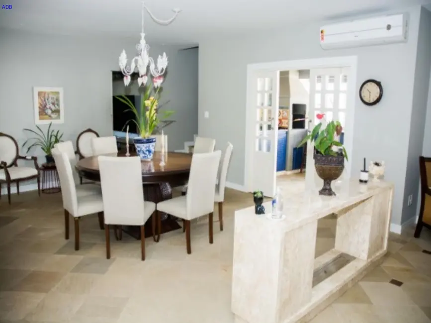 Casa de Condomínio com 3 quartos à venda, 320m2 em Pindamonhangaba - SP - imagem 4 Foto 4 de Casa de Condomínio com 3 quartos à venda, 320m2 em Pindamonhangaba - SP