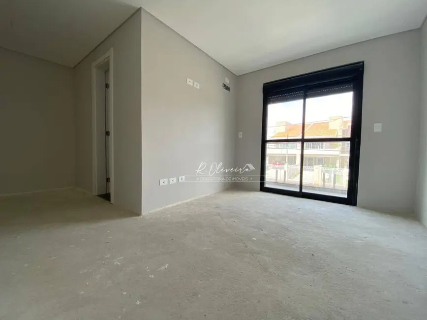 Sobrado com 3 quartos à venda, 185m2 em Uberaba, Curitiba - PR - imagem 8 Foto 8 de Sobrado com 3 quartos à venda, 185m2 em Uberaba, Curitiba - PR