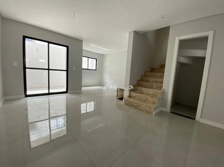Foto 2 de Sobrado com 3 quartos à venda, 185m2 em Uberaba, Curitiba - PR