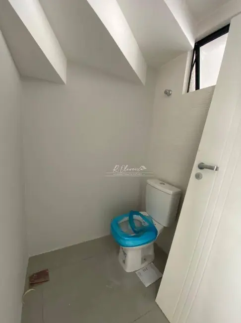 Sobrado com 3 quartos à venda, 185m2 em Uberaba, Curitiba - PR - imagem 6 Foto 6 de Sobrado com 3 quartos à venda, 185m2 em Uberaba, Curitiba - PR