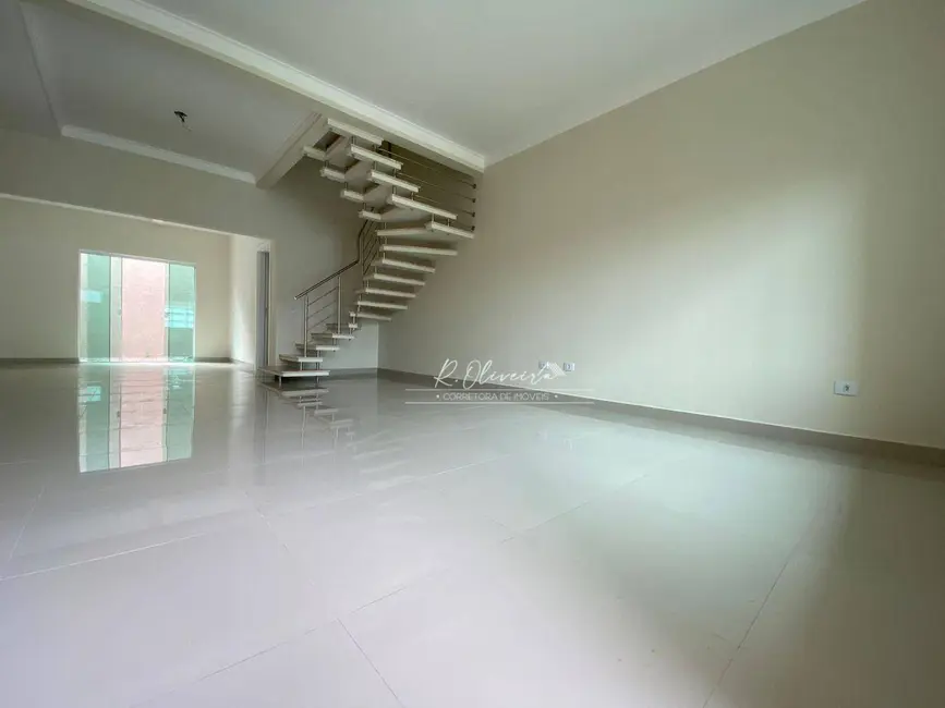 Sobrado com 3 quartos à venda, 155m2 em Boqueirão, Curitiba - PR - imagem 3 Foto 3 de Sobrado com 3 quartos à venda, 155m2 em Boqueirão, Curitiba - PR