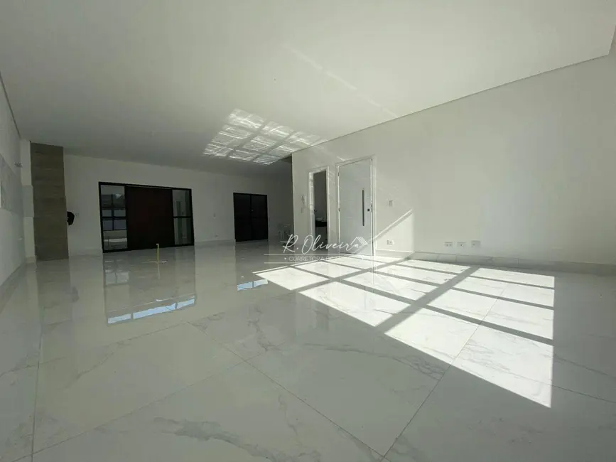 Sobrado com 3 quartos à venda, 227m2 em Bom Jesus, Sao Jose Dos Pinhais - PR - imagem 5 Foto 5 de Sobrado com 3 quartos à venda, 227m2 em Bom Jesus, Sao Jose Dos Pinhais - PR