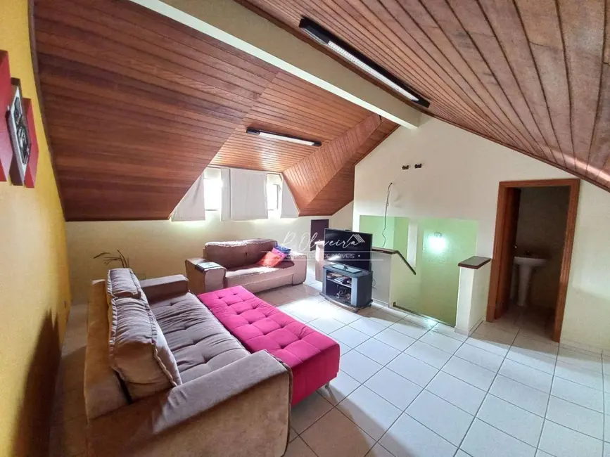 Foto 3 de Sobrado com 3 quartos à venda, 141m2 em Novo Mundo, Curitiba - PR