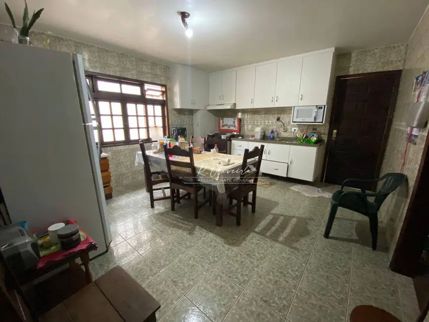 Casa de Condomínio com 4 quartos à venda, 180m2 em São Pedro, Sao Jose Dos Pinhais - PR - imagem 3 Foto 3 de Casa de Condomínio com 4 quartos à venda, 180m2 em São Pedro, Sao Jose Dos Pinhais - PR