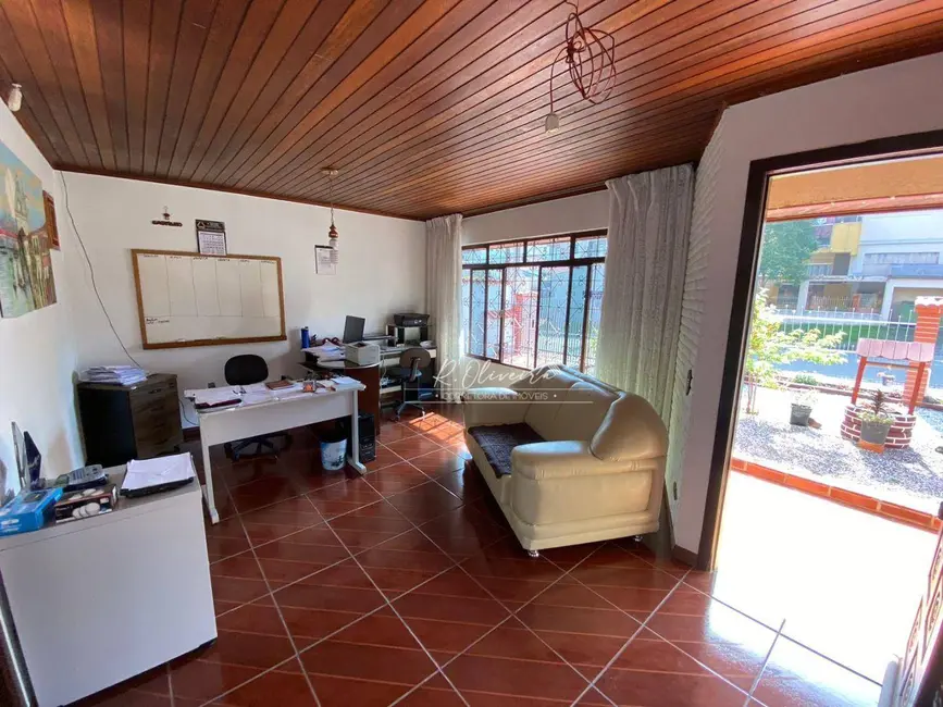Casa com 3 quartos à venda, 455m2 em Boneca do Iguaçu, Sao Jose Dos Pinhais - PR - imagem 6 Foto 6 de Casa com 3 quartos à venda, 455m2 em Boneca do Iguaçu, Sao Jose Dos Pinhais - PR