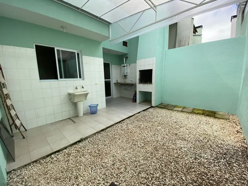 Sobrado com 3 quartos à venda, 129m2 em Uberaba, Curitiba - PR - imagem 9 Foto 9 de Sobrado com 3 quartos à venda, 129m2 em Uberaba, Curitiba - PR