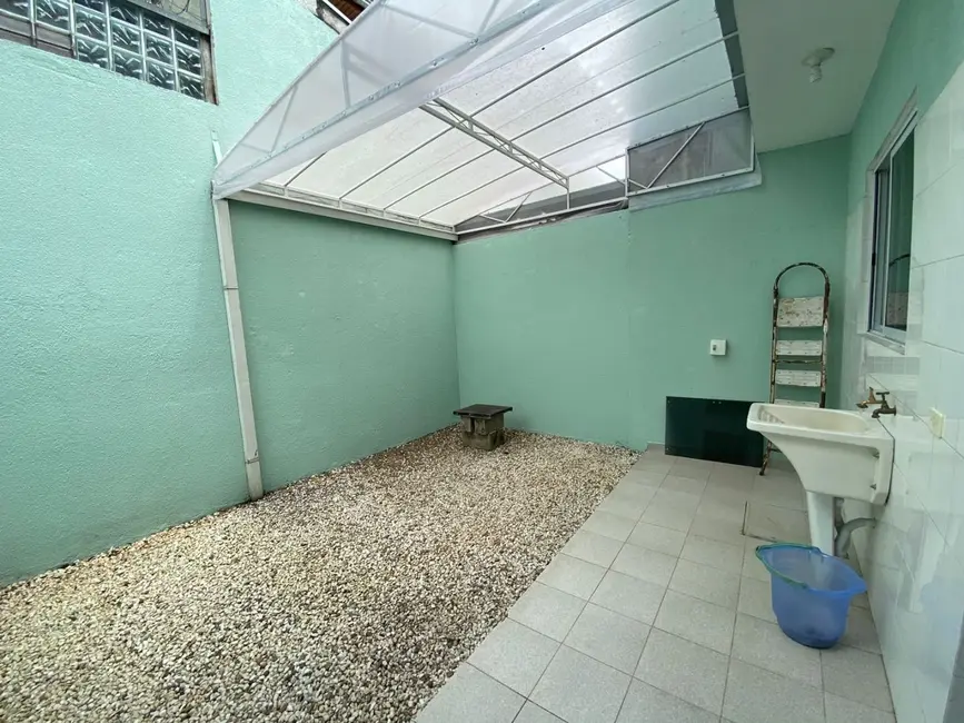 Sobrado com 3 quartos à venda, 129m2 em Uberaba, Curitiba - PR - imagem 8 Foto 8 de Sobrado com 3 quartos à venda, 129m2 em Uberaba, Curitiba - PR