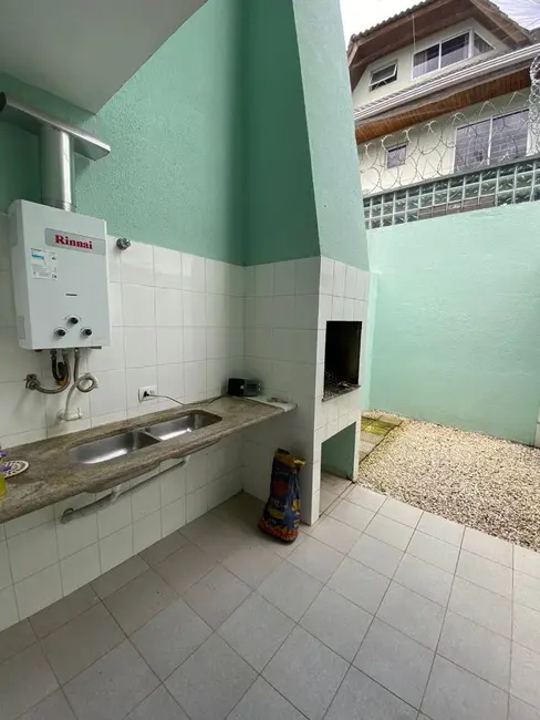Sobrado com 3 quartos à venda, 129m2 em Uberaba, Curitiba - PR - imagem 7 Foto 7 de Sobrado com 3 quartos à venda, 129m2 em Uberaba, Curitiba - PR