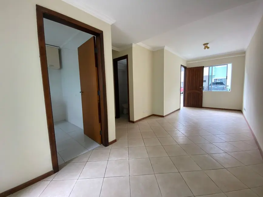 Sobrado com 3 quartos à venda, 129m2 em Uberaba, Curitiba - PR - imagem 3 Foto 3 de Sobrado com 3 quartos à venda, 129m2 em Uberaba, Curitiba - PR