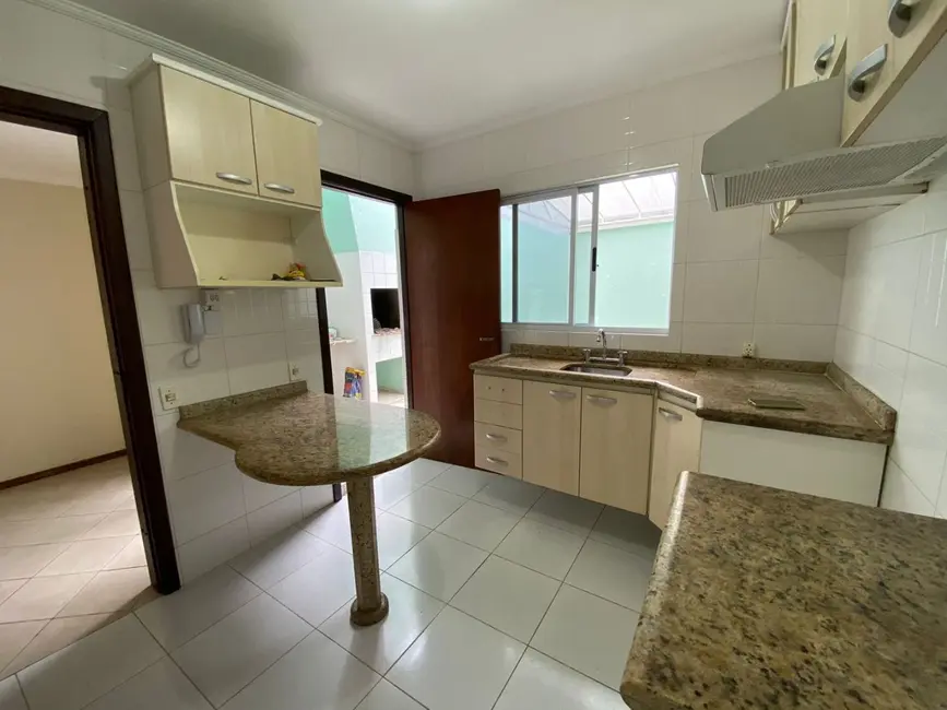 Sobrado com 3 quartos à venda, 129m2 em Uberaba, Curitiba - PR - imagem 5 Foto 5 de Sobrado com 3 quartos à venda, 129m2 em Uberaba, Curitiba - PR