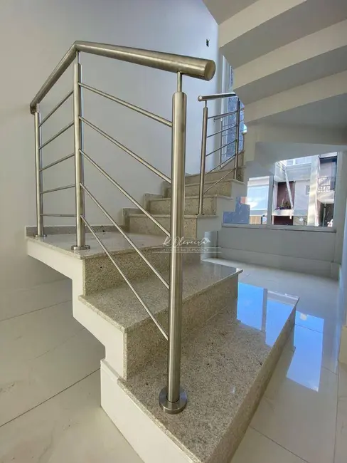 Foto 4 de Sobrado com 3 quartos à venda, 125m2 em Uberaba, Curitiba - PR