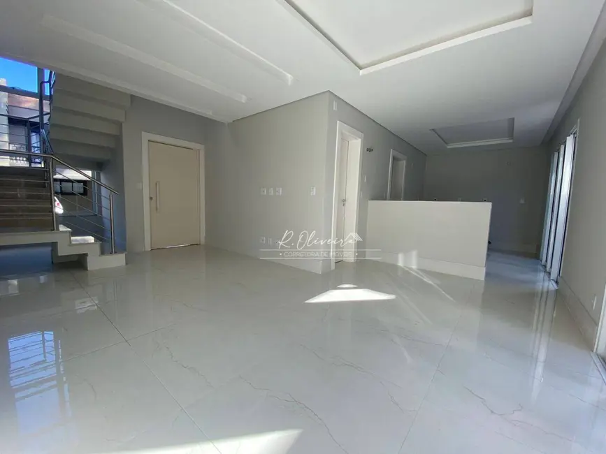 Foto 3 de Sobrado com 3 quartos à venda, 125m2 em Uberaba, Curitiba - PR