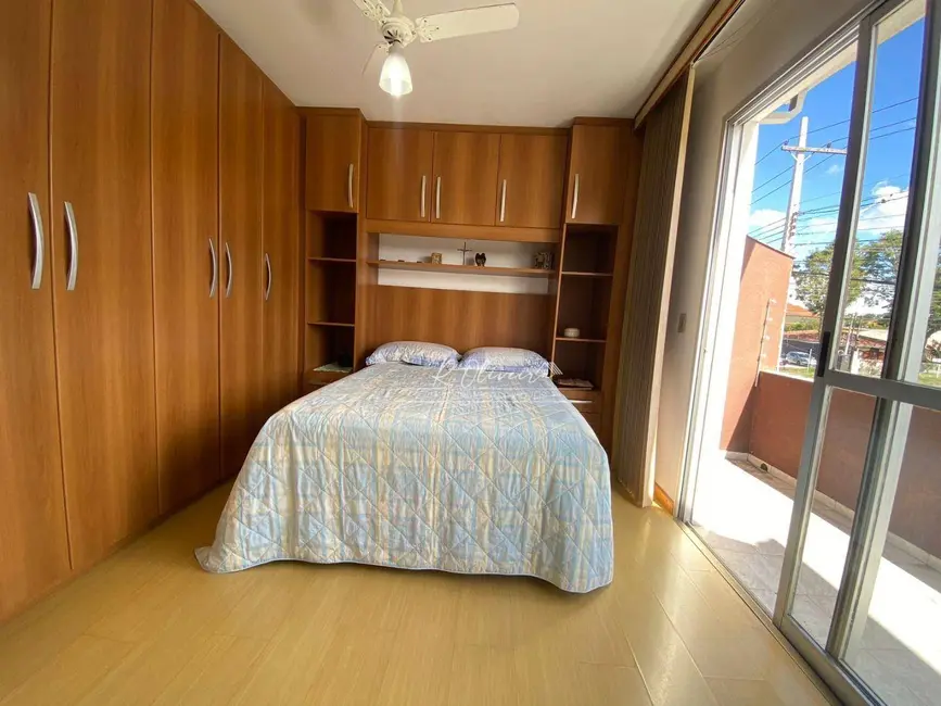 Sobrado com 3 quartos à venda, 130m2 em Fanny, Curitiba - PR - imagem 9 Foto 9 de Sobrado com 3 quartos à venda, 130m2 em Fanny, Curitiba - PR