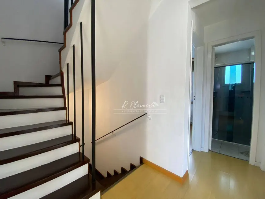 Sobrado com 3 quartos à venda, 130m2 em Fanny, Curitiba - PR - imagem 8 Foto 8 de Sobrado com 3 quartos à venda, 130m2 em Fanny, Curitiba - PR