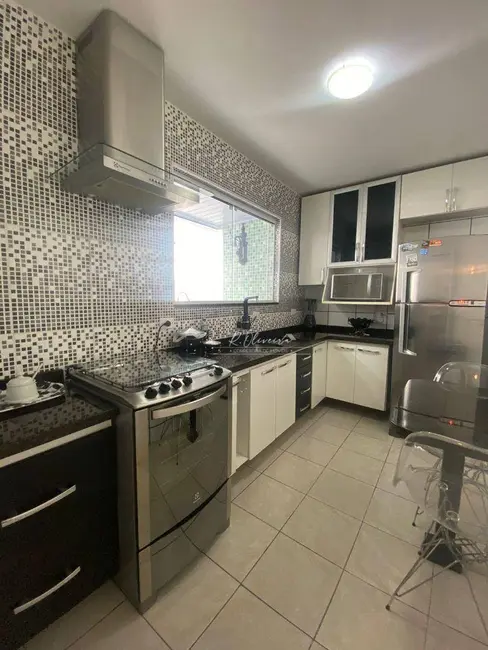 Sobrado com 3 quartos à venda, 130m2 em Fanny, Curitiba - PR - imagem 5 Foto 5 de Sobrado com 3 quartos à venda, 130m2 em Fanny, Curitiba - PR