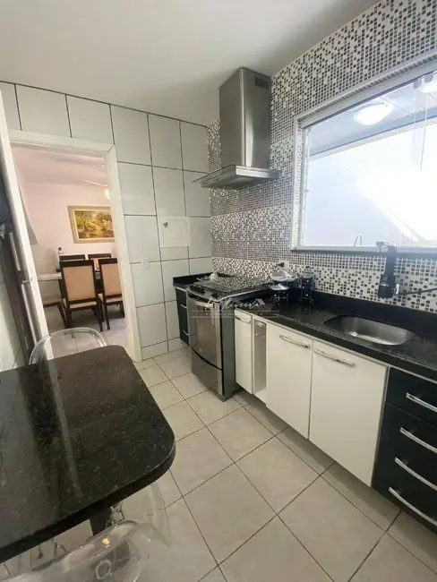 Sobrado com 3 quartos à venda, 130m2 em Fanny, Curitiba - PR - imagem 4 Foto 4 de Sobrado com 3 quartos à venda, 130m2 em Fanny, Curitiba - PR
