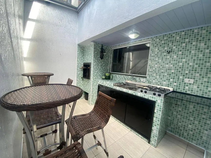 Sobrado com 3 quartos à venda, 130m2 em Fanny, Curitiba - PR - imagem 6 Foto 6 de Sobrado com 3 quartos à venda, 130m2 em Fanny, Curitiba - PR