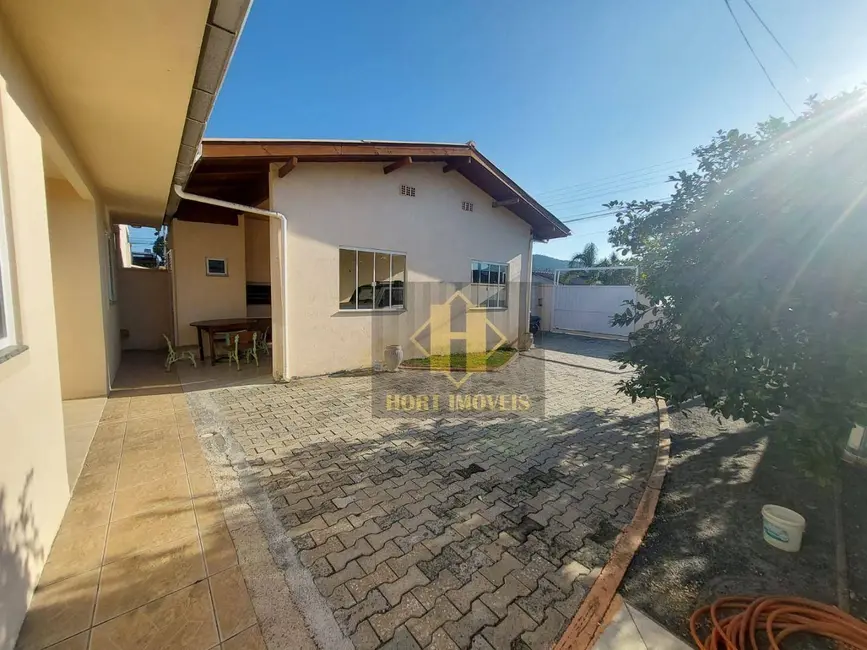 Casa com 4 quartos à venda, 297m2 em Bombinhas - SC - imagem 8 Foto 8 de Casa com 4 quartos à venda, 297m2 em Bombinhas - SC