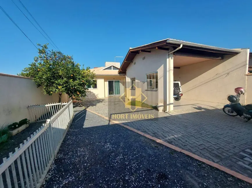 Casa com 4 quartos à venda, 297m2 em Bombinhas - SC - imagem 3 Foto 3 de Casa com 4 quartos à venda, 297m2 em Bombinhas - SC