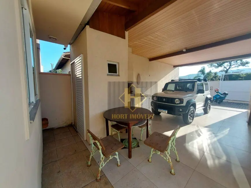 Casa com 4 quartos à venda, 297m2 em Bombinhas - SC - imagem 6 Foto 6 de Casa com 4 quartos à venda, 297m2 em Bombinhas - SC