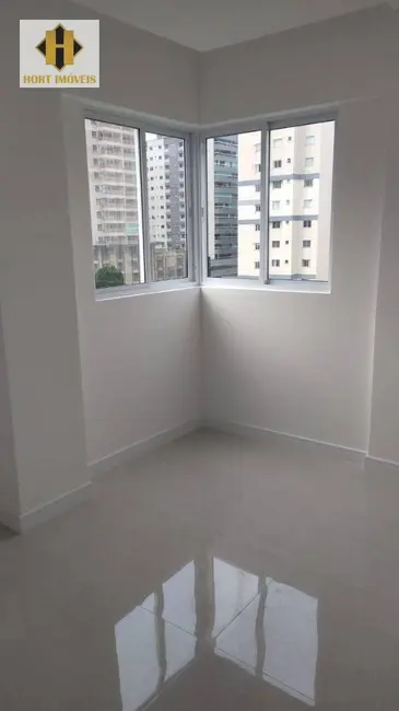 Foto 2 de Apartamento com 2 quartos à venda, 75m2 em Meia Praia, Itapema - SC