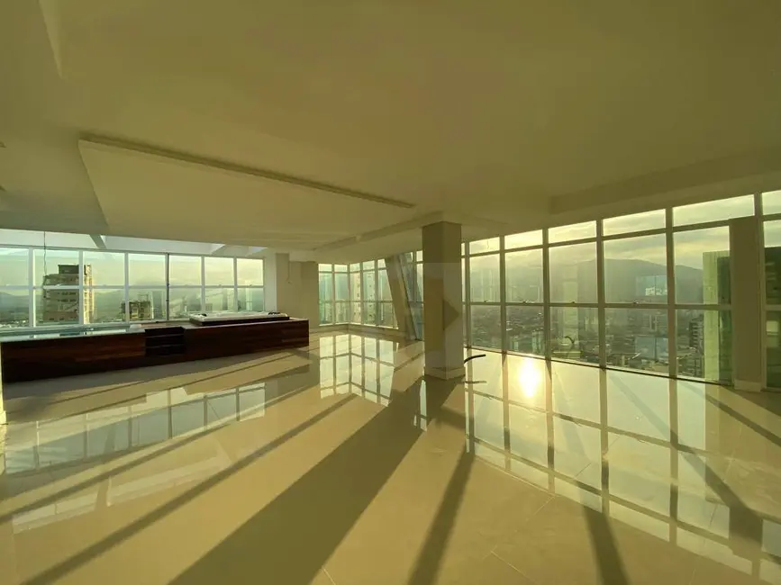 Foto 3 de Cobertura com 5 quartos à venda, 665m2 em Meia Praia, Itapema - SC