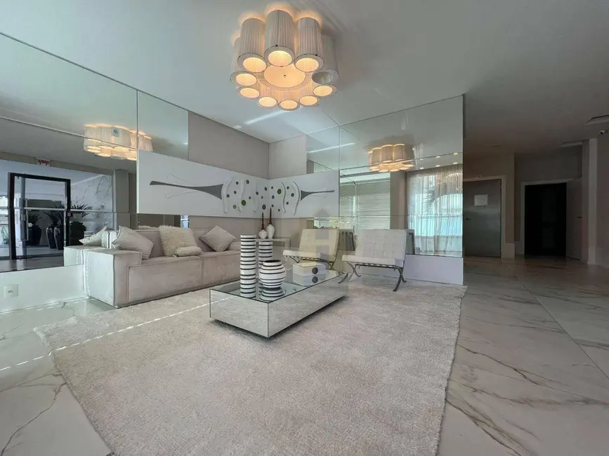 Foto 4 de Apartamento com 4 quartos para alugar, 200m2 em Meia Praia, Itapema - SC