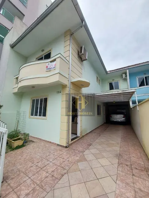 Foto 1 de Sobrado com 3 quartos à venda, 133m2 em Meia Praia, Itapema - SC