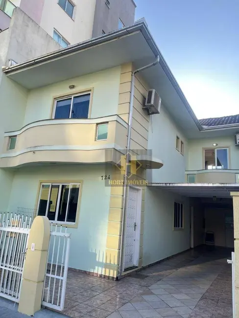 Foto 1 de Sobrado com 3 quartos à venda e para alugar, 133m2 em Meia Praia, Itapema - SC