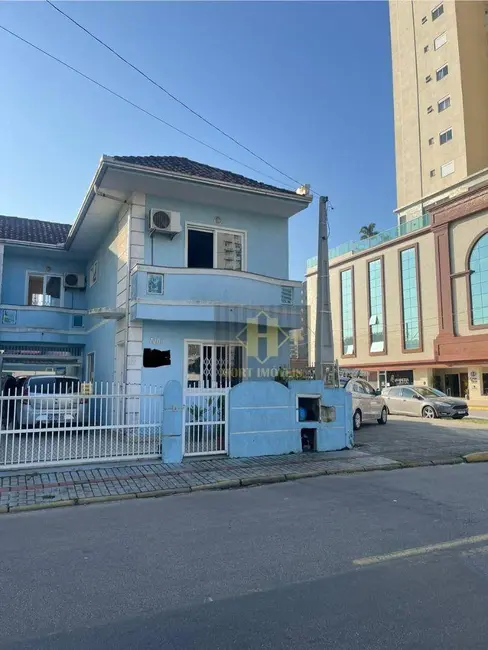 Foto 1 de Sobrado com 3 quartos à venda, 130m2 em Meia Praia, Itapema - SC