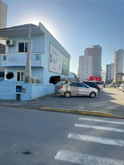 Foto 2 de Sobrado com 3 quartos à venda, 130m2 em Meia Praia, Itapema - SC