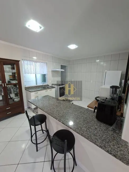 Foto 8 de Sobrado com 3 quartos para alugar, 150m2 em Itapema - SC