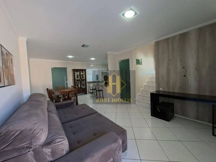 Foto 3 de Sobrado com 3 quartos para alugar, 150m2 em Itapema - SC