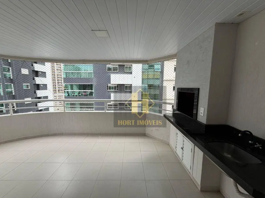 Foto 2 de Apartamento com 3 quartos para alugar, 140m2 em Meia Praia, Itapema - SC