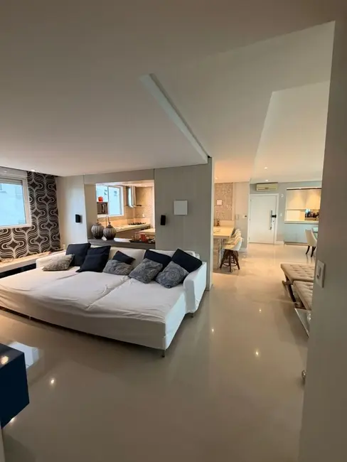 Apartamento com 3 quartos para alugar, 174m2 em Centro, Balneario Camboriu - SC - imagem 7 Foto 7 de Apartamento com 3 quartos para alugar, 174m2 em Centro, Balneario Camboriu - SC