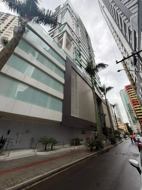 Apartamento com 3 quartos para alugar, 174m2 em Centro, Balneario Camboriu - SC - imagem 2 Foto 2 de Apartamento com 3 quartos para alugar, 174m2 em Centro, Balneario Camboriu - SC